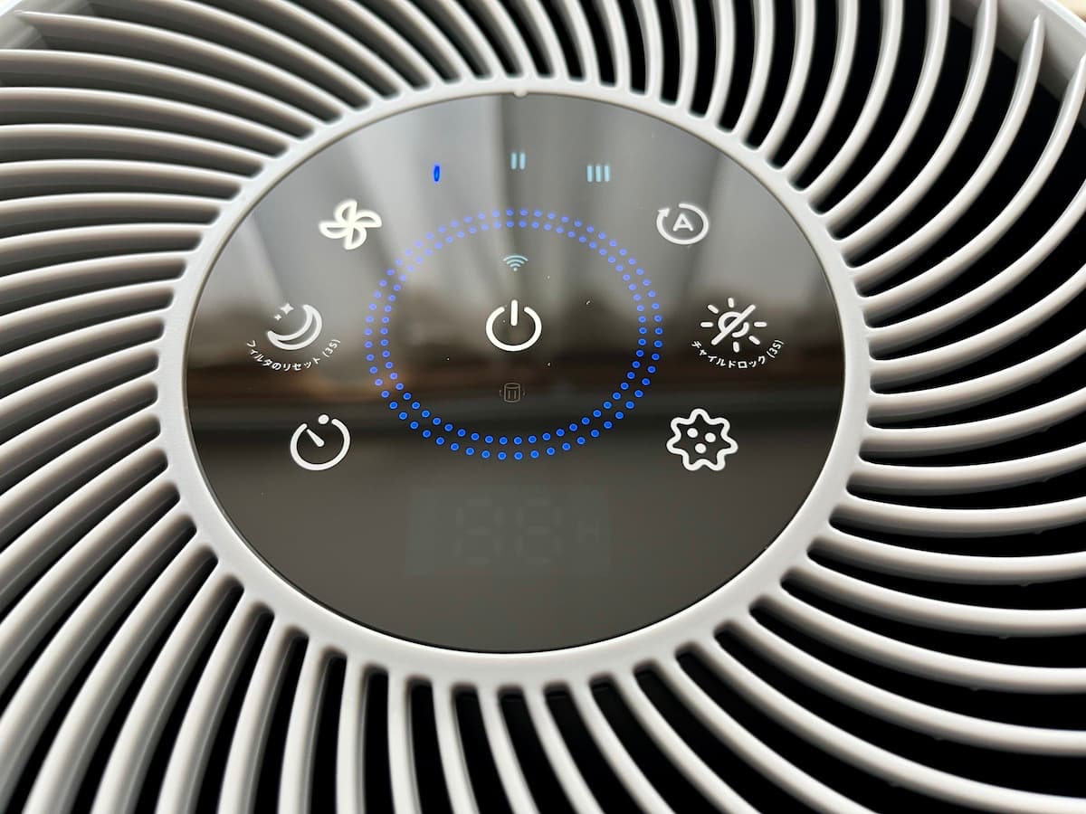 levoit製の空気清浄機Core300sは自動運転や花粉モードなど、使える機能の種類が豊富