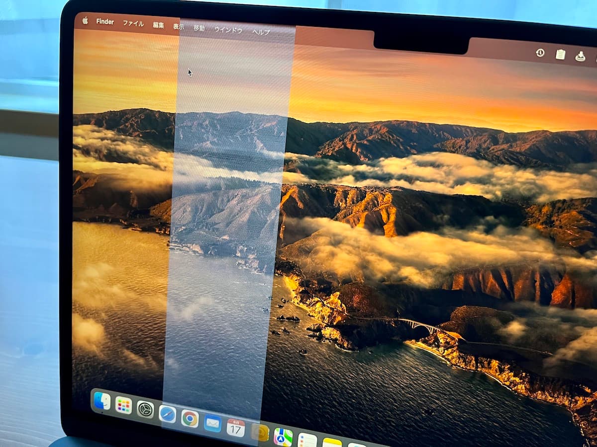 MacBook Airの画面に出てしまった縦線