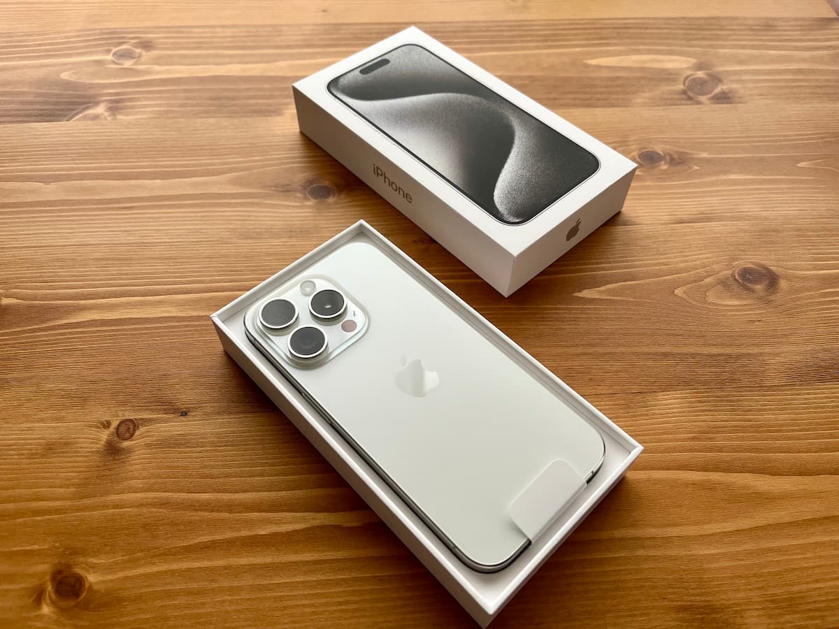 iPhone 15Proのデザイン【チタニウムボディや背面のデザインは非常におしゃれ】