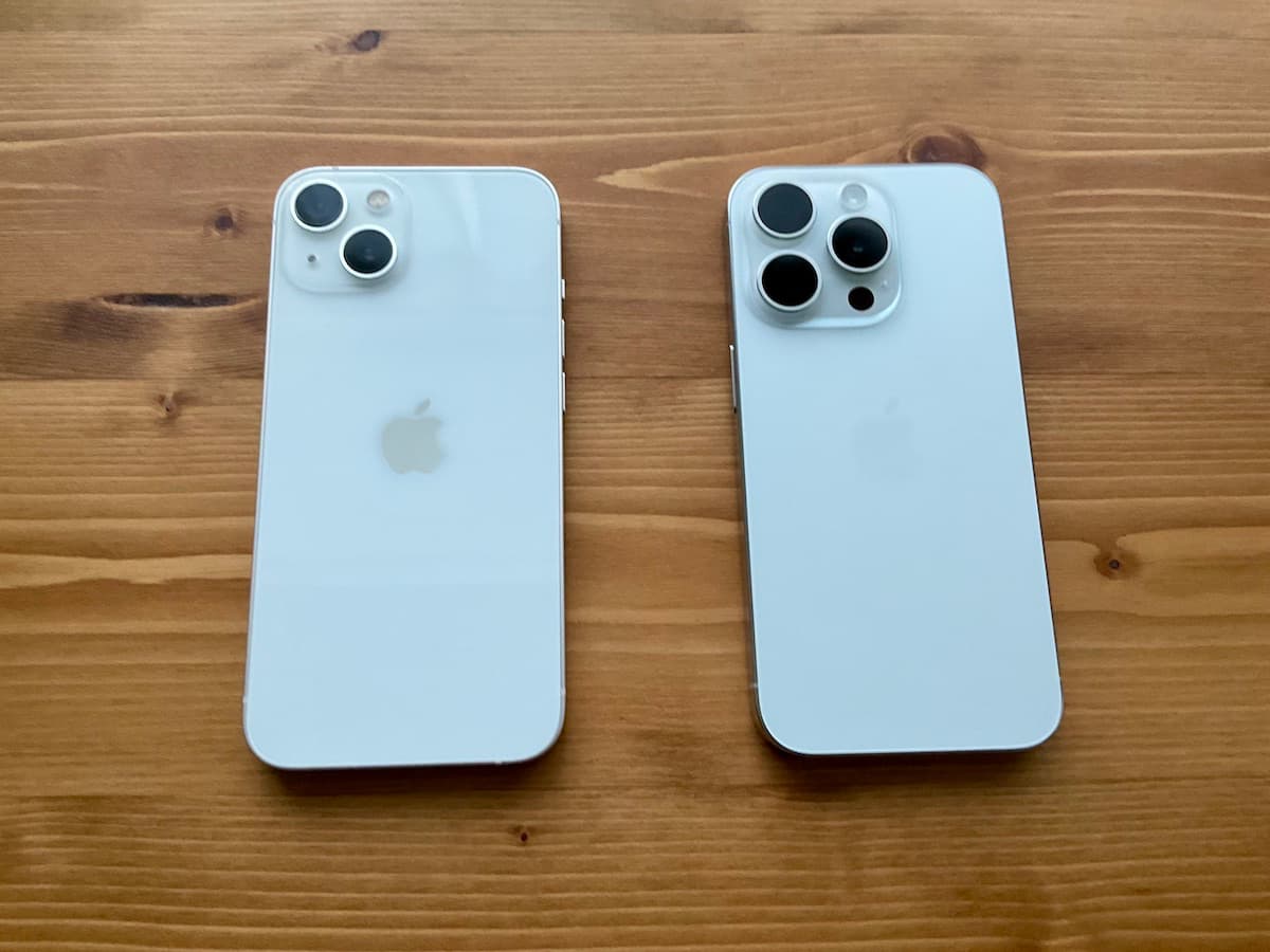 iPhone 13とiPhone 15 Proの背面比較