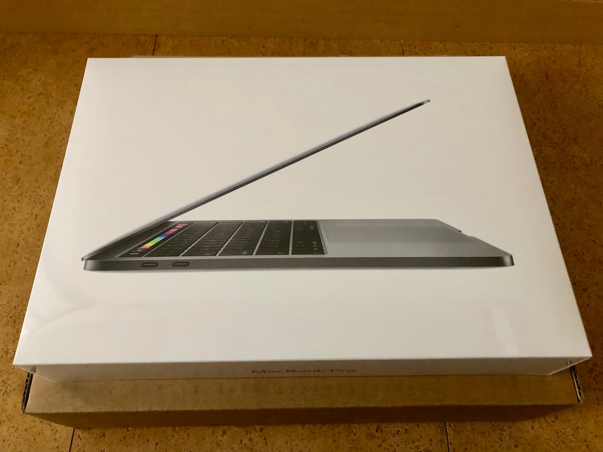 【MacBook Pro】13インチ(2018)の外箱